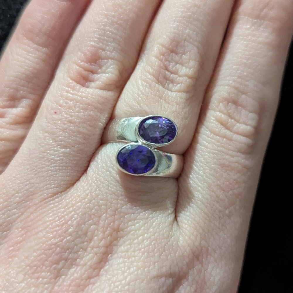Silver Plated Purple Amethyst Gemstone Oval Bypass Statement Ring - size 7.5